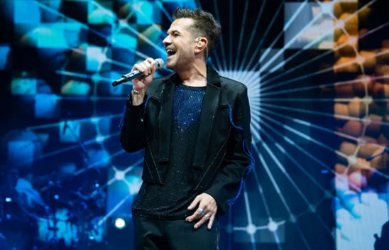 Müzikseverler, Harbiye'de Kenan Doğulu şarkılarıyla eğlence dolu bir gece yaşadı