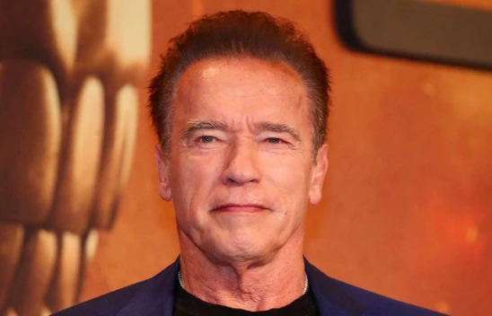 Oyuncu Arnold Schwarzenegger, trafik kazası geçirdi