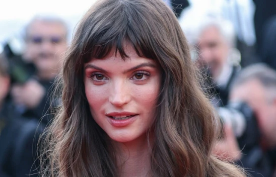 Oyuncu Charlbi Dean hayatını kaybetti