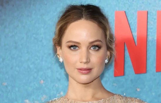 Oyuncu Jennifer Lawrence anne oldu