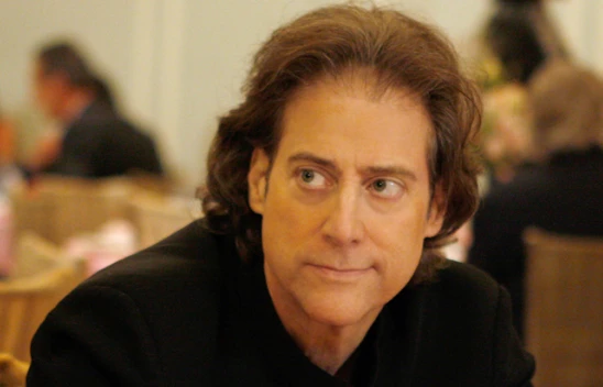 Oyuncu Richard Lewis'e Parkinson teşhisi konuldu