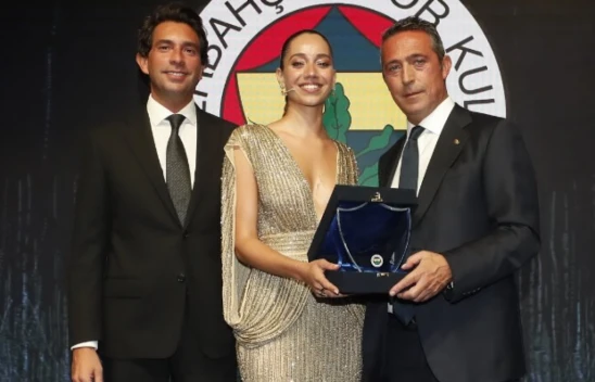 Özge Özacar, Fenerbahçe'nin özel gecesini sundu