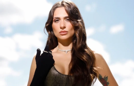 Özlem Başar'ın 'Sakın Bana Deme Hayır' şarkısı çıktı