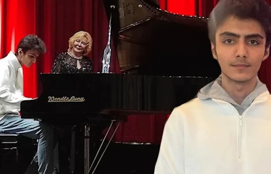 Piyanist kurye Muharrem Can İncir, bu kez sahnede çaldı