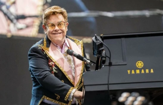 Şarkıcı Elton John, korona virüse yakalandı