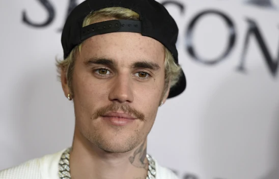 Şarkıcı Justin Bieber korona virüse yakalandı