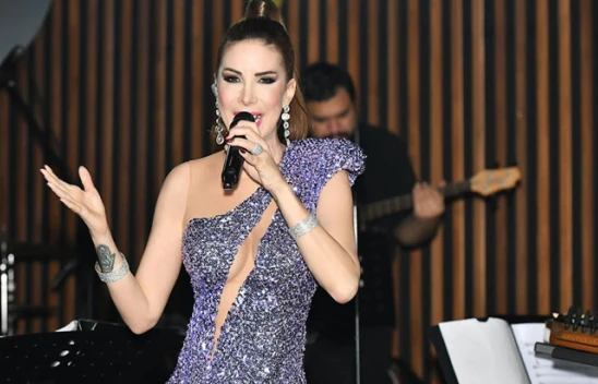 Şarkıcı Tuğba Özerk, memleketinde sahne aldı
