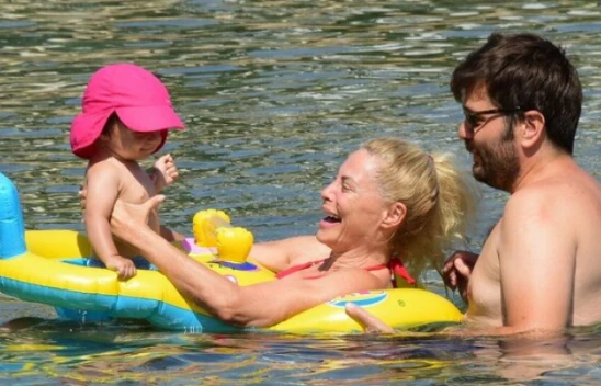 Seray Sever, ikizleriyle tatilde