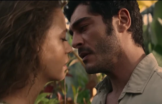 Serenay Sarıkaya ve Burak Deniz, Şahmaran için soyundu
