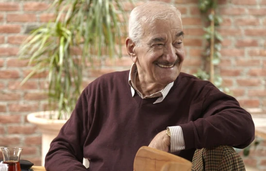 Sinema dünyasının acı kaybı! Senarist Safa Önal, yaşamını yitirdi!