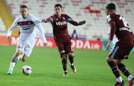 Sivas'ta 6 gollü müthiş maç! Trabzonspor 1 puanı kurtardı!