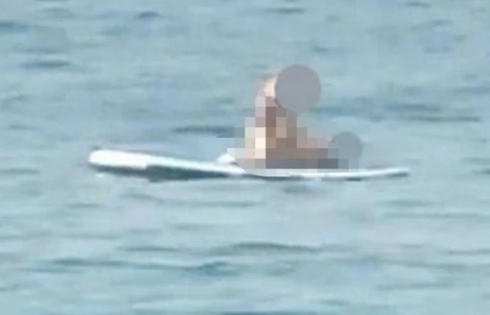 Sosyal medya bunu konuşuyor! Denizin ortasında cinsel ilişkiye girdiler!