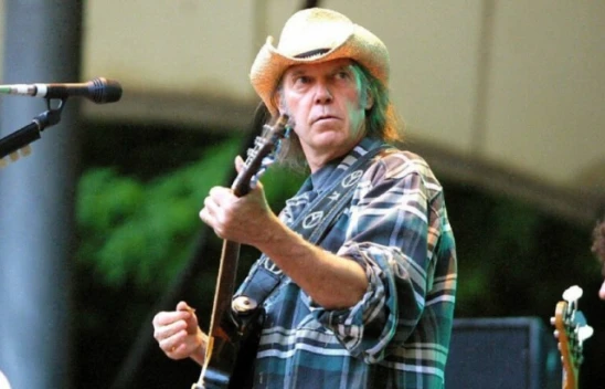 Spotify, Neil Young'ın şarkılarını kaldırıyor