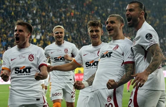 Süper Lig'de sezonun şampiyonu Galatasaray! 23. kupa Okan Buruk ile geldi!