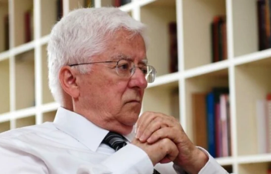 Tarhan Erdem, hayatını kaybetti