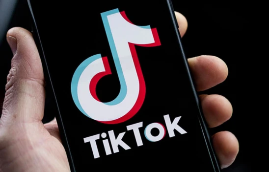 TikTok, Messenger benzeri grup sohbetleri ve çıkartmalar alıyor