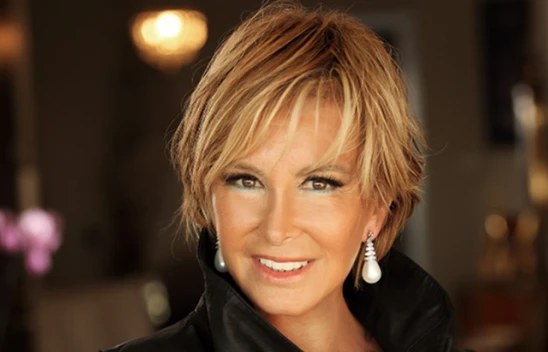 Usta oyuncu Filiz Akın'ın kulağındaki kanserli doku kesildi