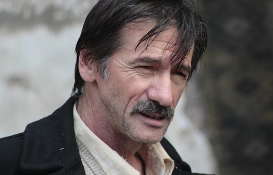 Usta oyuncu Mustafa Uzunyılmaz, yolda yürürken kalp krizi geçirdi