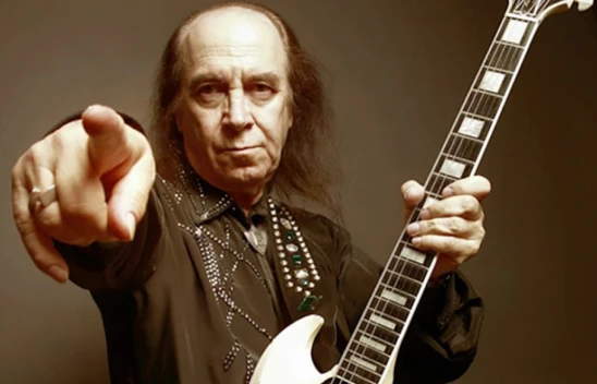 Usta sanatçı Erkin Koray, Kanada'da hastaneye kaldırıldı