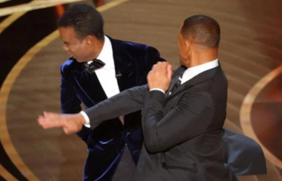 Will Smith, Oscar töreninde komedyen Chris Rock'a tokat attı