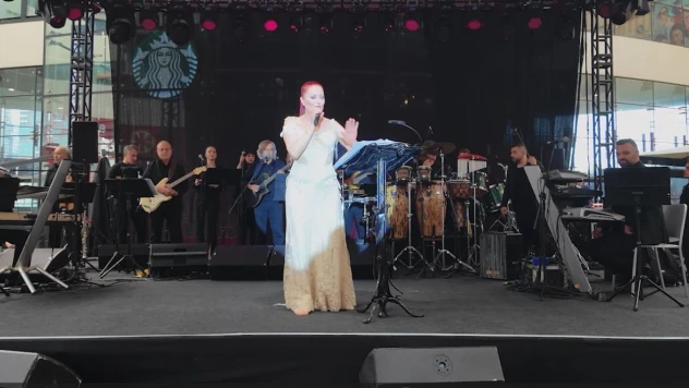 Akasya'nın 10. yıl konserlerine dev kapanış