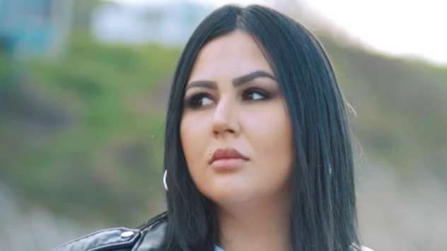 Esin Kaya'nın 'Dönme Geri' şarkısı çıktı