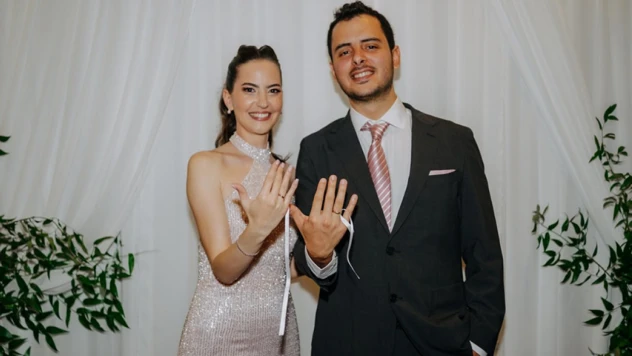 Oyuncu Ezgi Şenler ile Ömer Gürgen nişanlandı