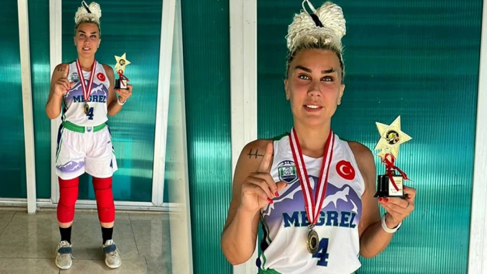 Kemer Basketbol Turnuvası'nın en değerli oyuncusu Banu Karadağlı