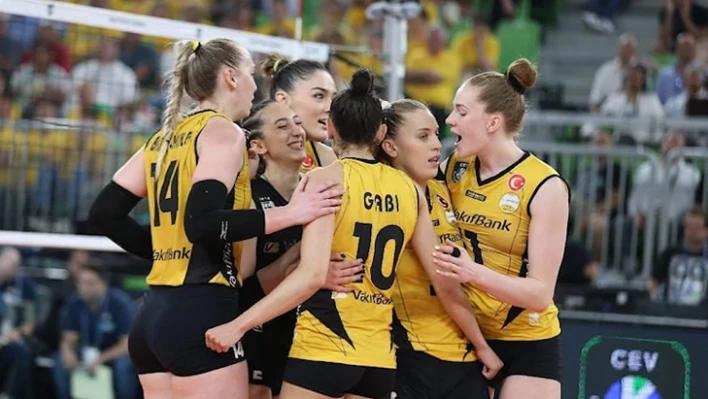 Avrupa'nın en büyüğü VakıfBank! Sezonu 5 kupa ile tamamladı!