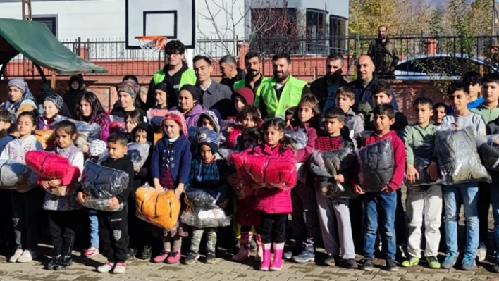 Mehmet Berk Ergin ve Avrupa Yetim-Der, Bingöl'de yüzlerce çocuğun yüzünü güldürdü