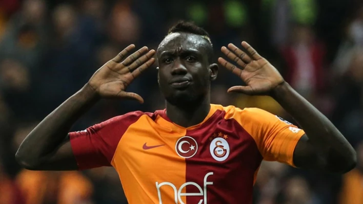 Futbolcu Mbaye Diagne, ayakkabı mağazası açtı