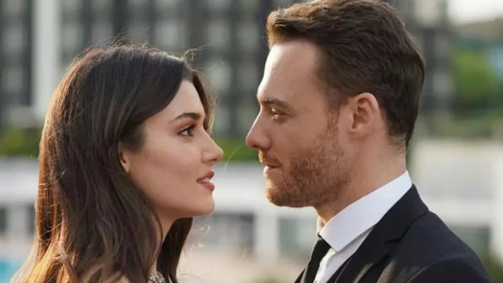 Hande Erçel ve Kerem Bürsin, New York panolarında yer aldı