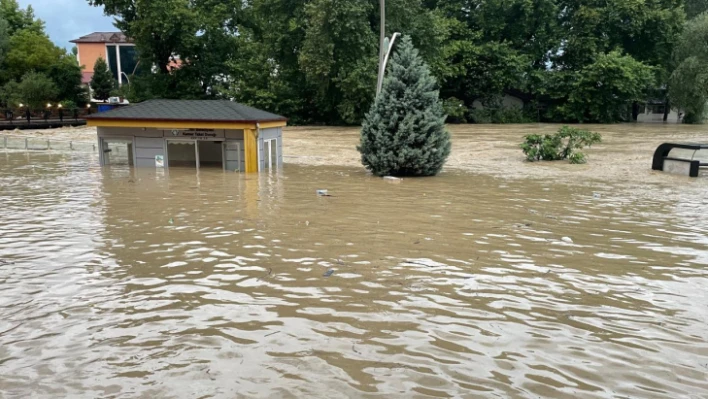 Meteoroloji'den 13 il için turuncu uyarı! Karadeniz'de sel tehlikesi var!