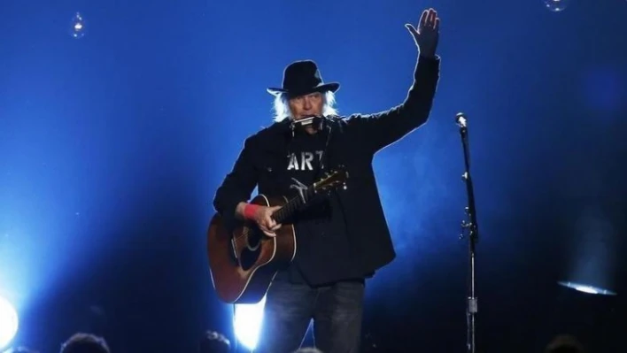 Neil Young ile Spotify'ın arasına aşı karşıtı podcast girdi