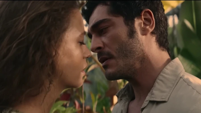 Serenay Sarıkaya ve Burak Deniz, Şahmaran için soyundu