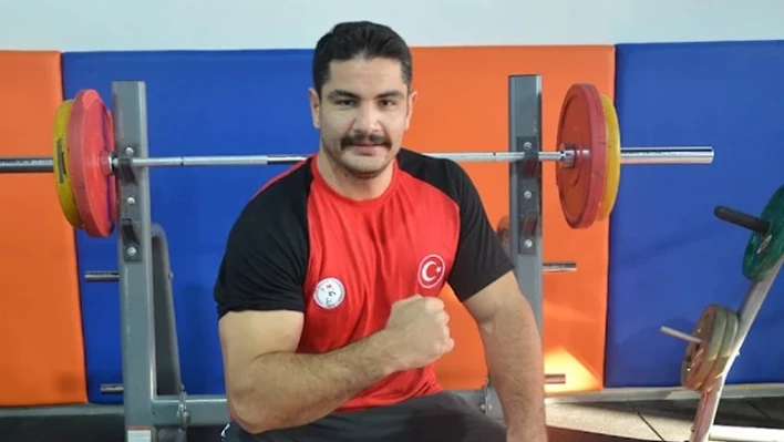 Taha Akgül, dünyanın en iyi güreşçisi seçildi