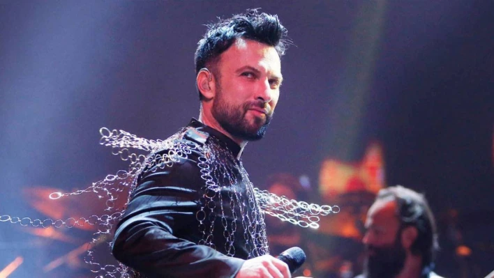 Tarkan, Cumhuriyet'in 100. yılı için yazdığı marşı yayınladı