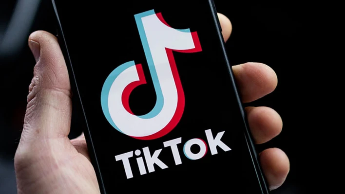 TikTok, Messenger benzeri grup sohbetleri ve çıkartmalar alıyor