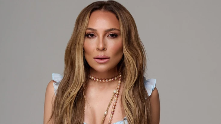 Ziynet Sali, sevenlerini korkuttu! Sahnede bayıldı!